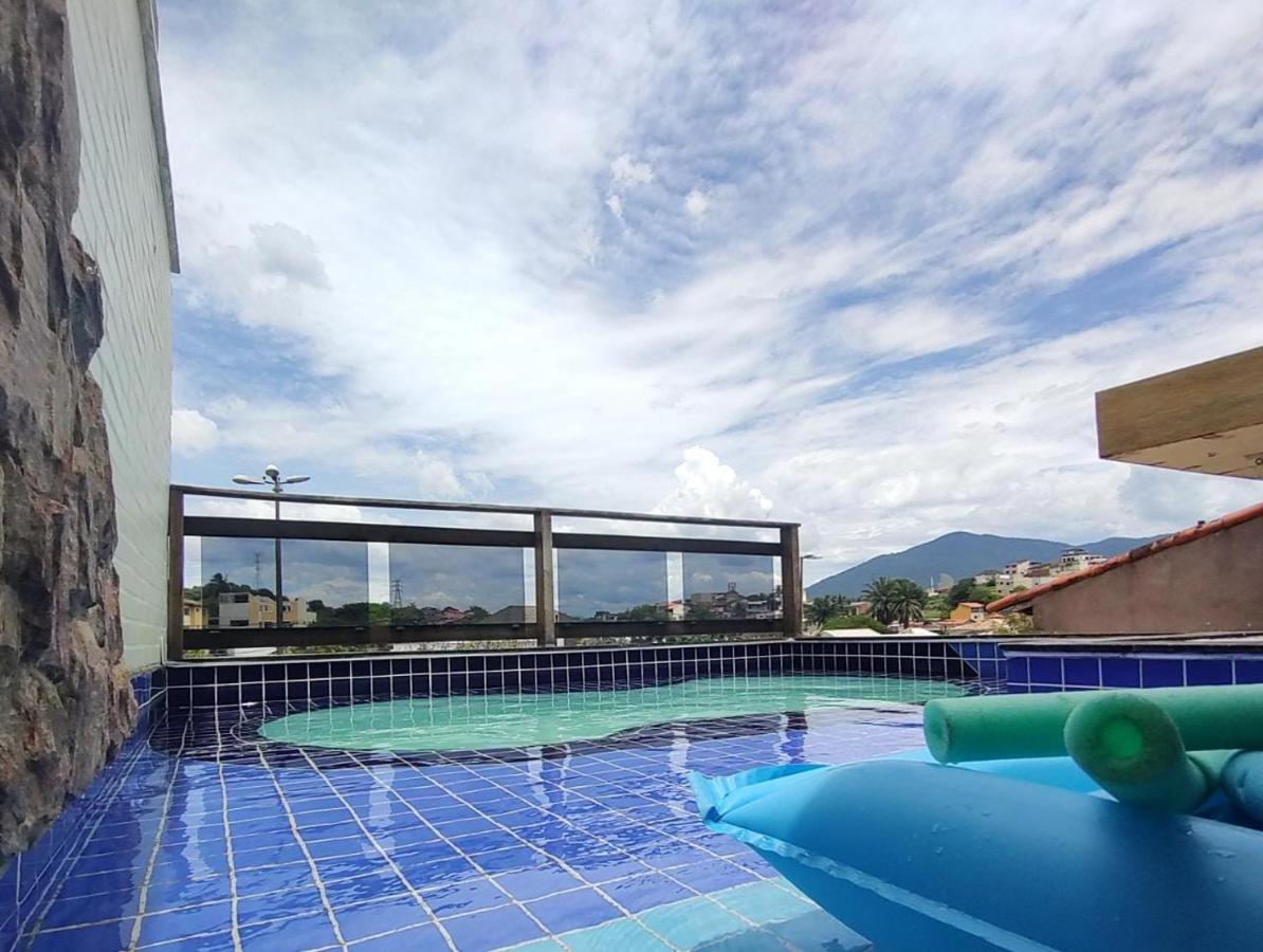 Habitación en casa particular E Rustica Com Piscina, Churrasqueira E Banheira De Uso Privativo *