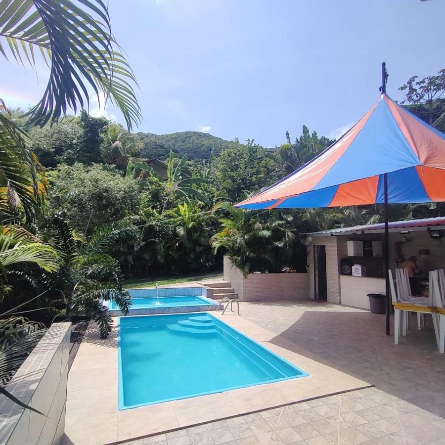 Habitación en casa particular E Rustica Com Piscina, Churrasqueira E Banheira De Uso Privativo Río de Janeiro