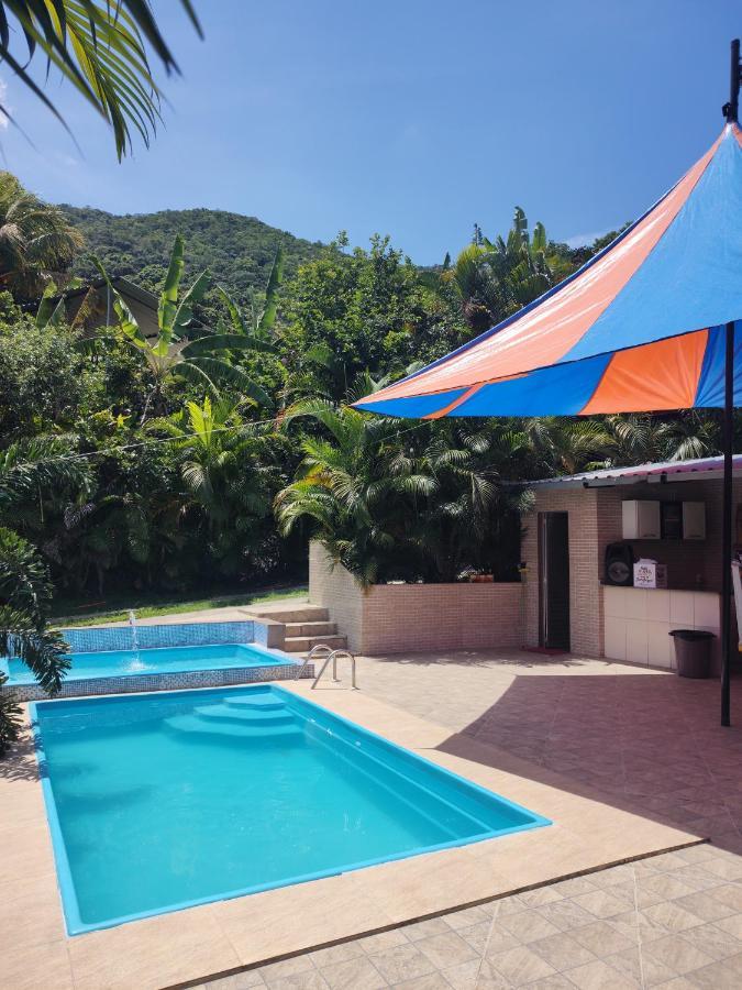 Habitación en casa particular E Rustica Com Piscina, Churrasqueira E Banheira De Uso Privativo