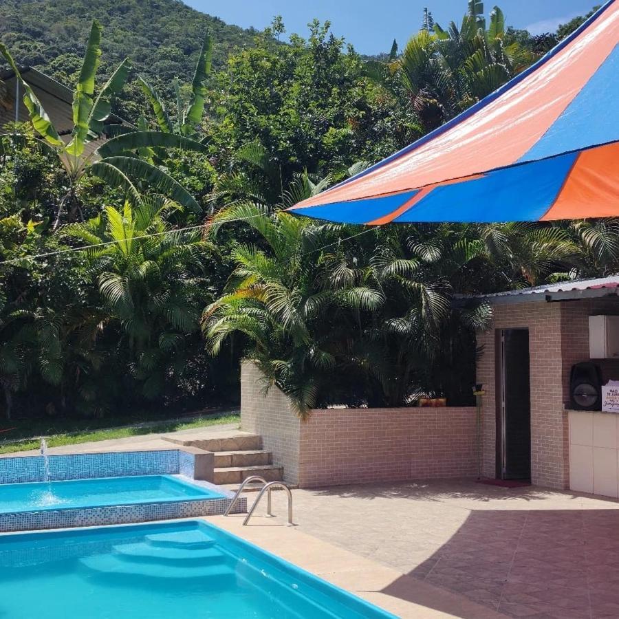 Habitación en casa particular E Rustica Com Piscina, Churrasqueira E Banheira De Uso Privativo Río de Janeiro